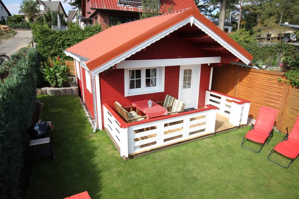 Facade/entrance, Bird's eye view