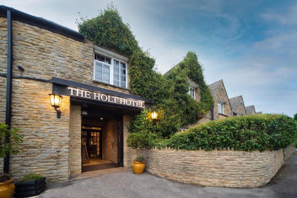 Property building, Restaurant/places to eat, Breakfast