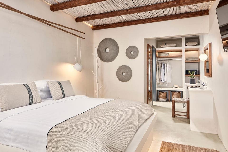 Photo of the whole room, Bedroom