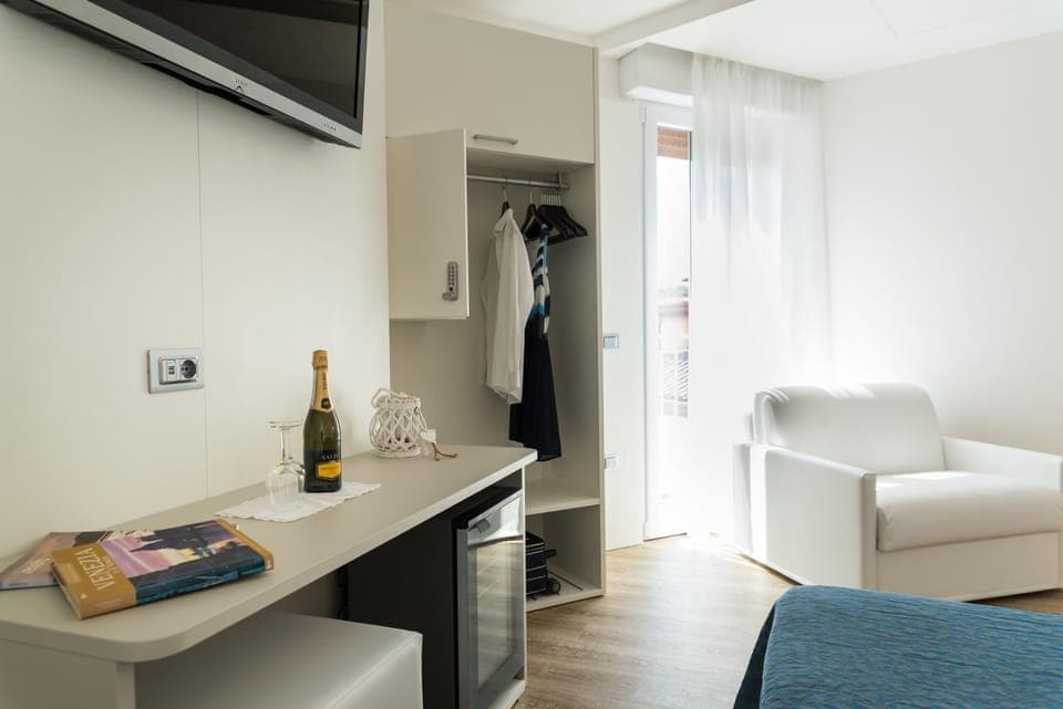 TV and multimedia, Photo of the whole room