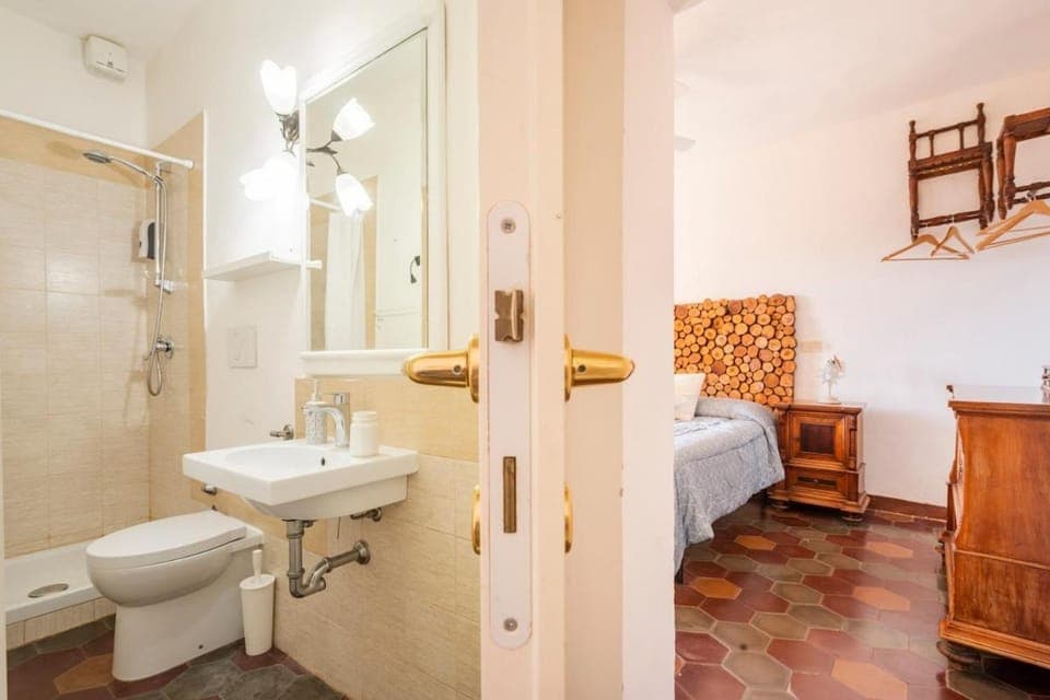 Bathroom, Photo of the whole room