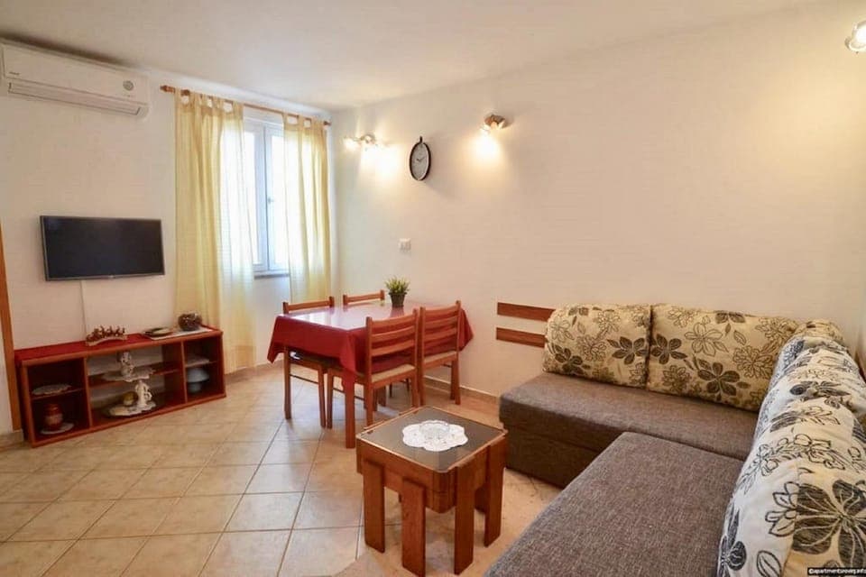 TV and multimedia, Living room, Dining area