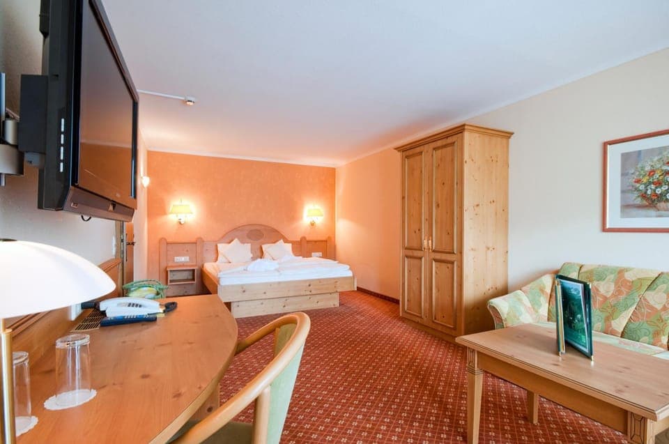 TV and multimedia, Living room, Photo of the whole room, Bedroom