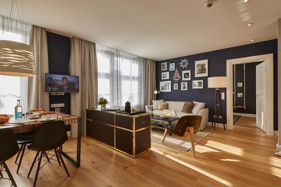 Living room, Seating area, Dining area