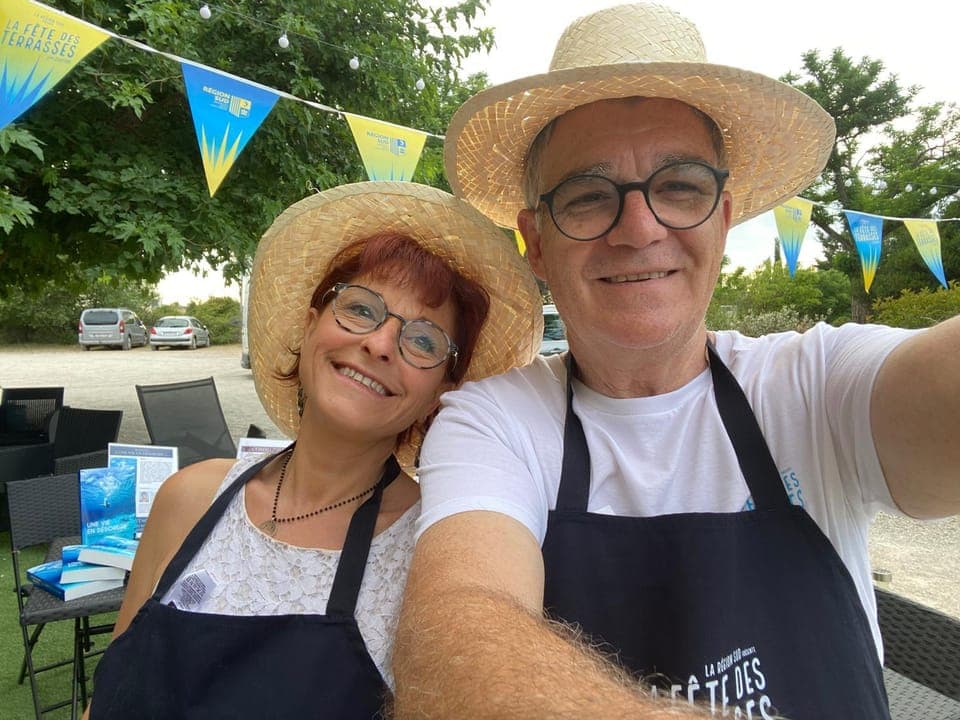 Staff, Facade/entrance, Day