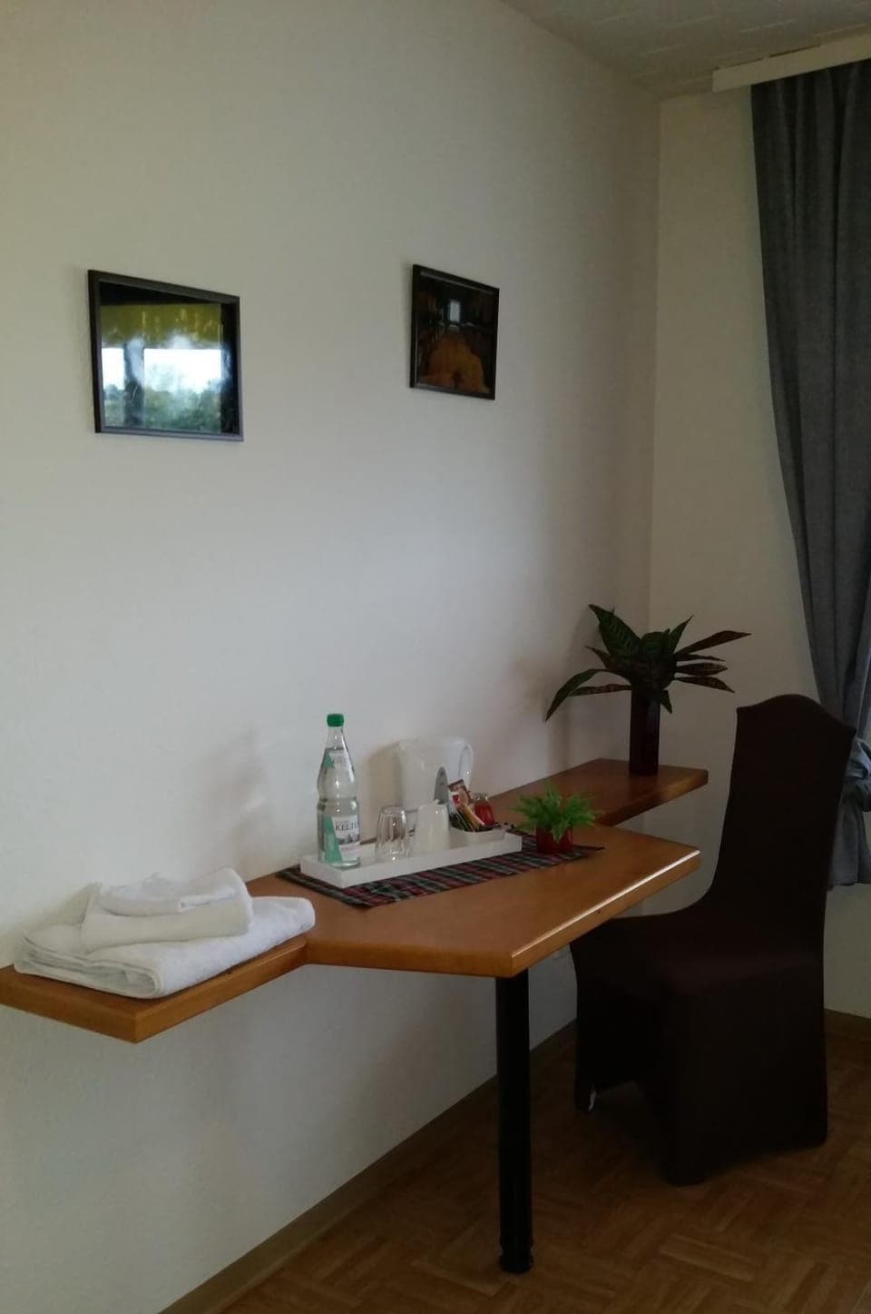 Photo of the whole room, Decorative detail