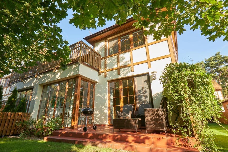 Property building, Facade/entrance, Garden