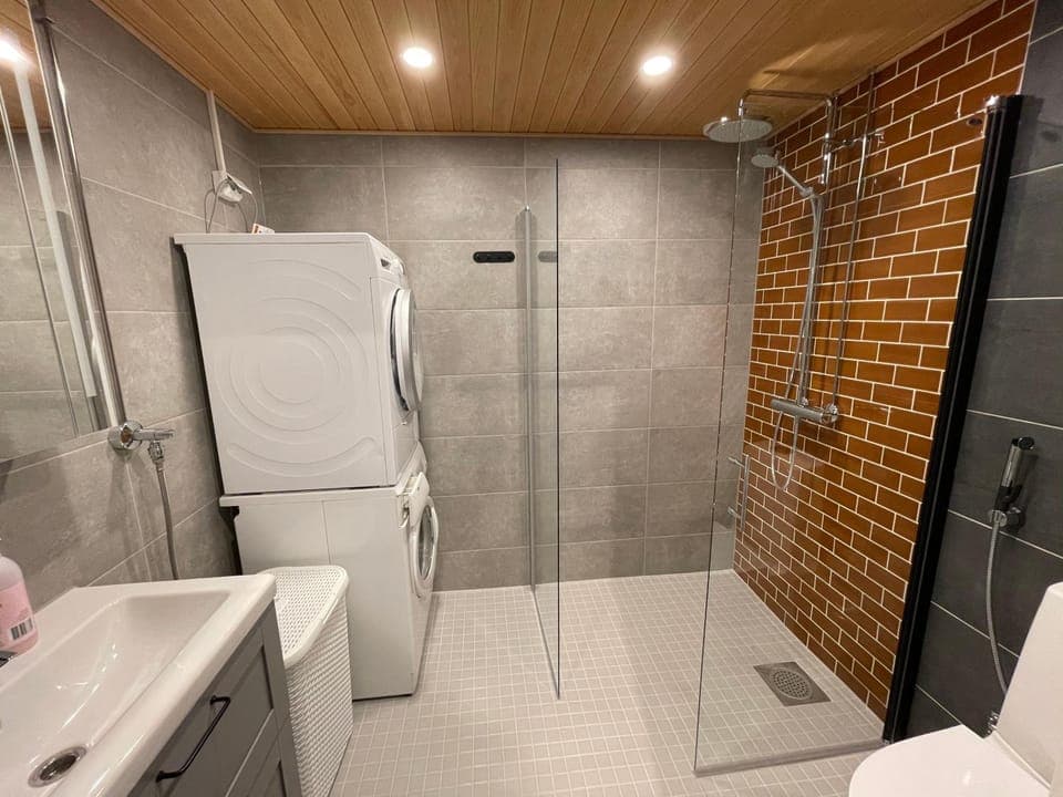 Shower, Toilet, Bathroom, towels
