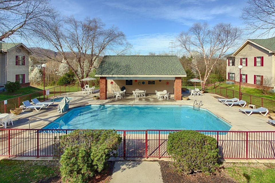 Swimming pool, Swimming pool