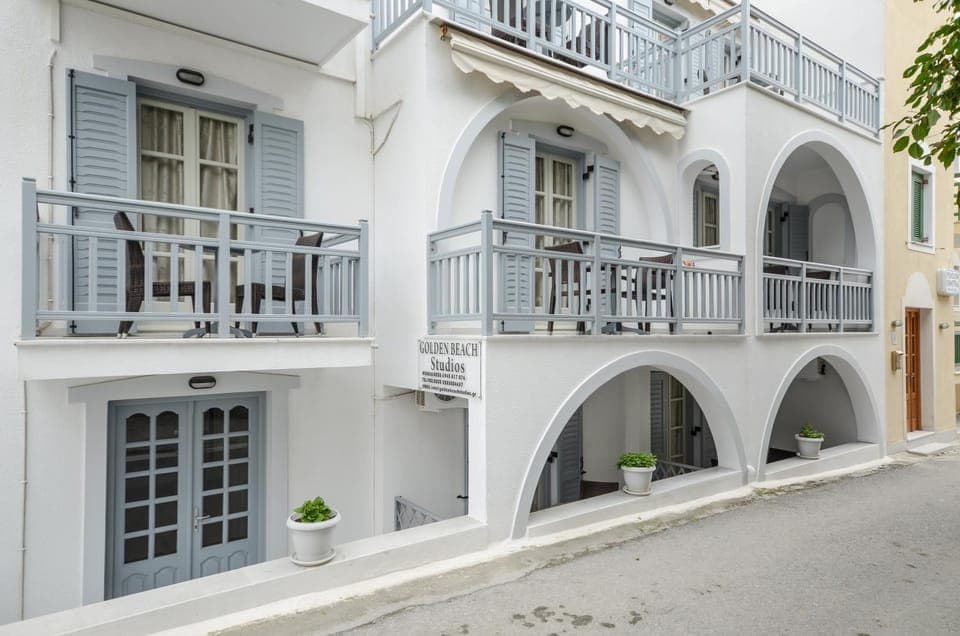 Facade/entrance, Bird's eye view