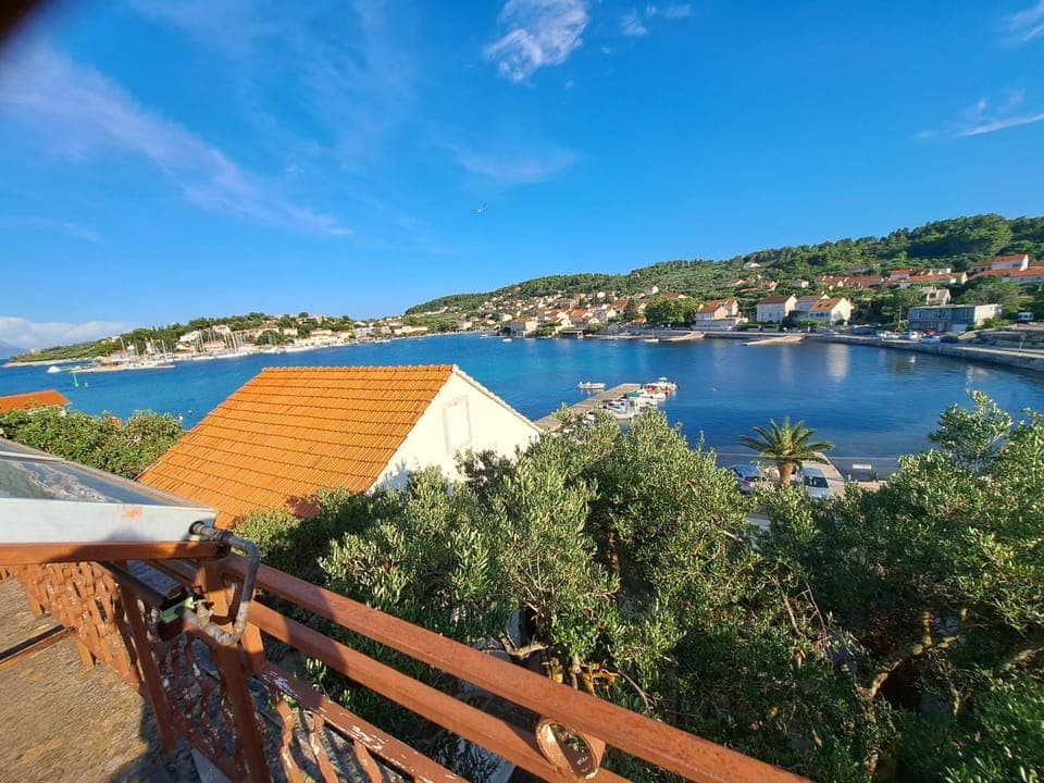 Nearby landmark, Day, Natural landscape, City view, Sea view