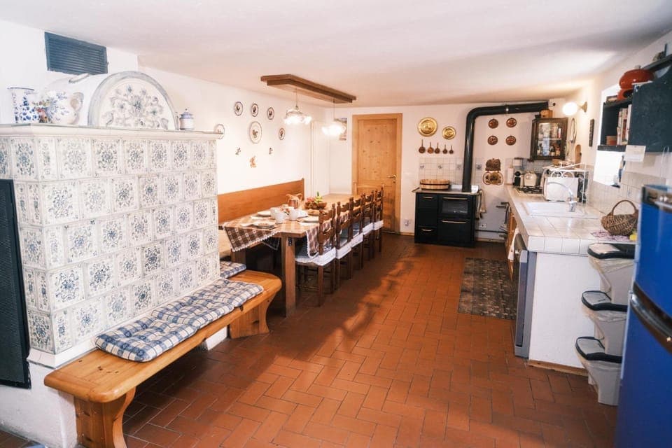 Kitchen or kitchenette, minibar