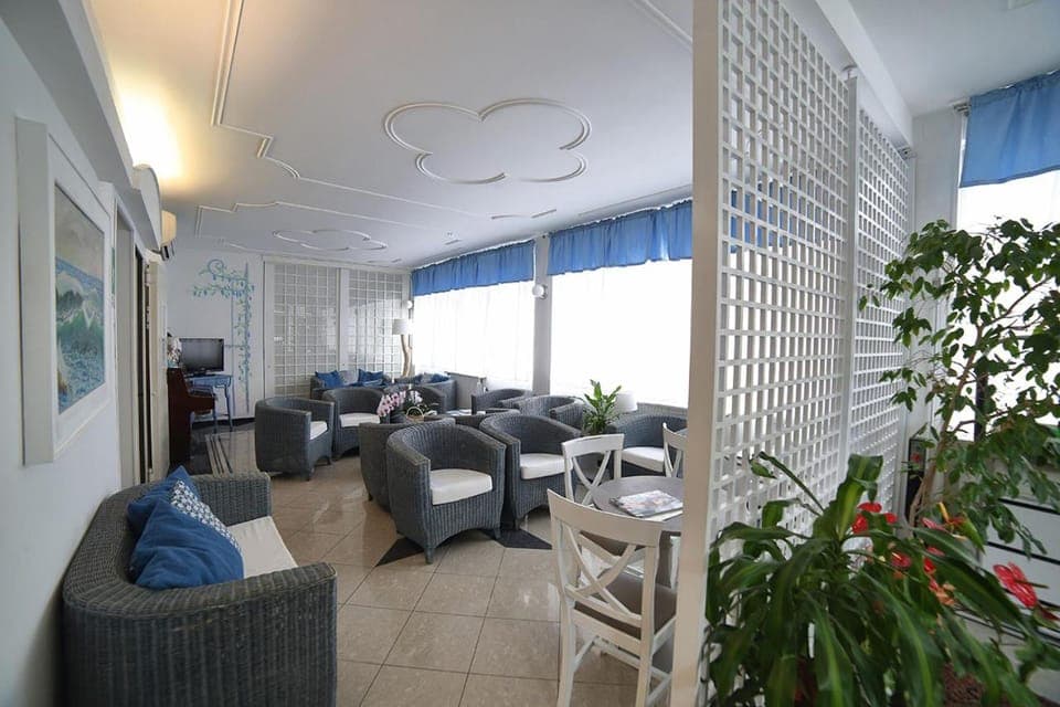 Communal lounge/ TV room