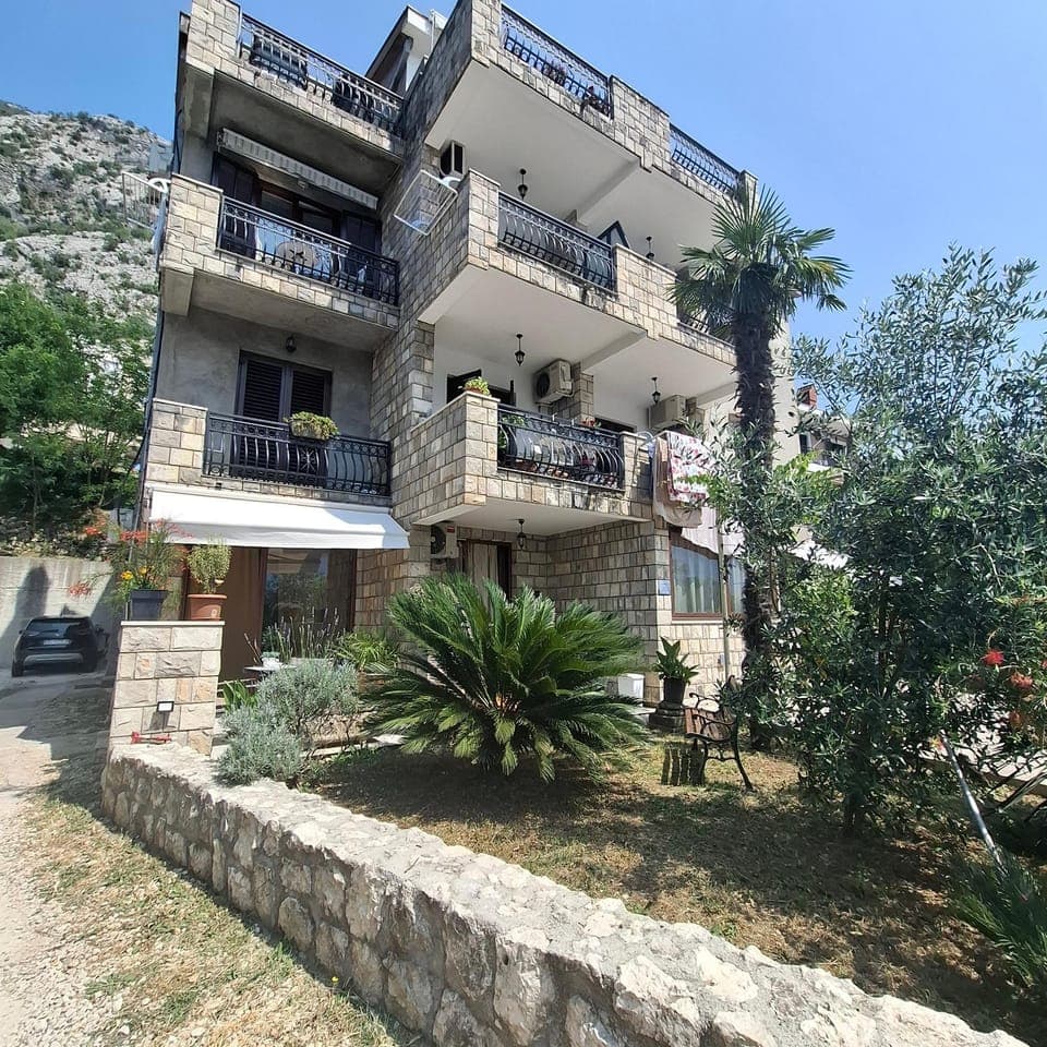Property building, Garden, Garden view