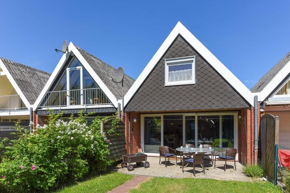 Property building, Garden, Garden view