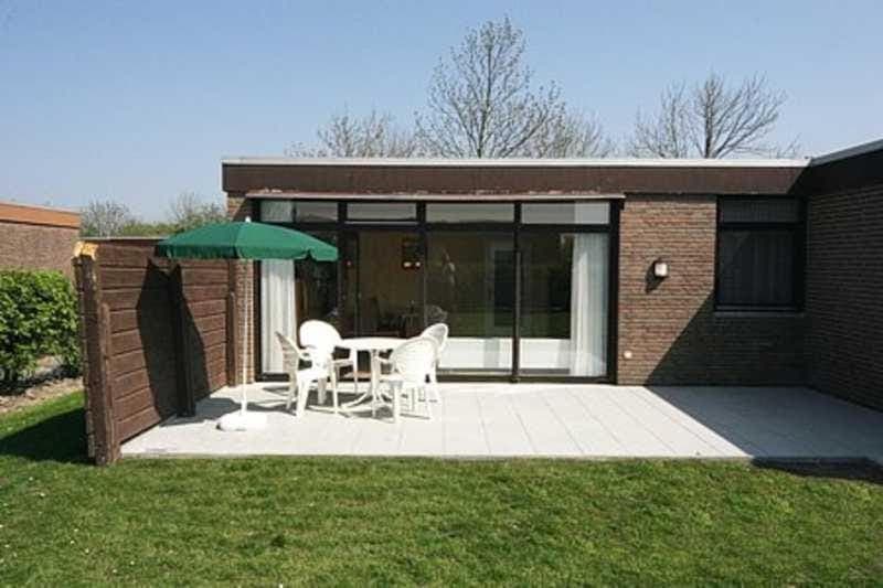 Property building, Patio, Day, Garden, Garden view