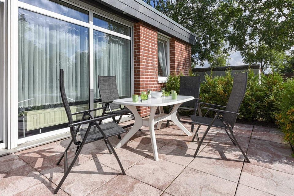 Property building, Patio, Spring, Day, Garden, Balcony/Terrace, Garden view