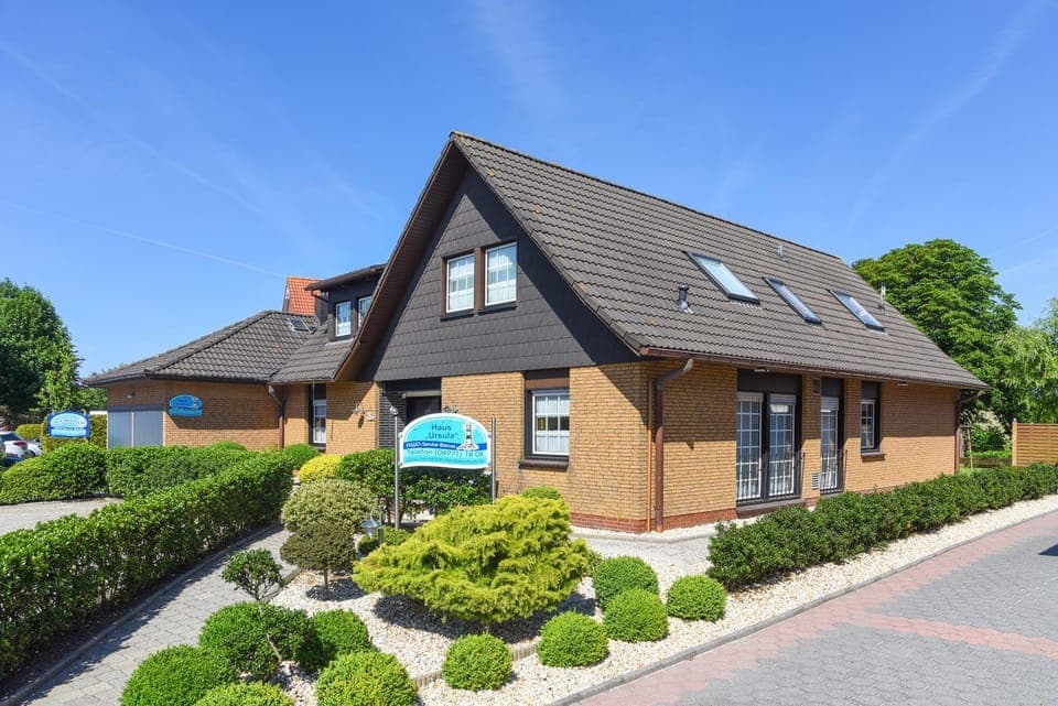 Property building, Spring, Day, Garden, Garden view