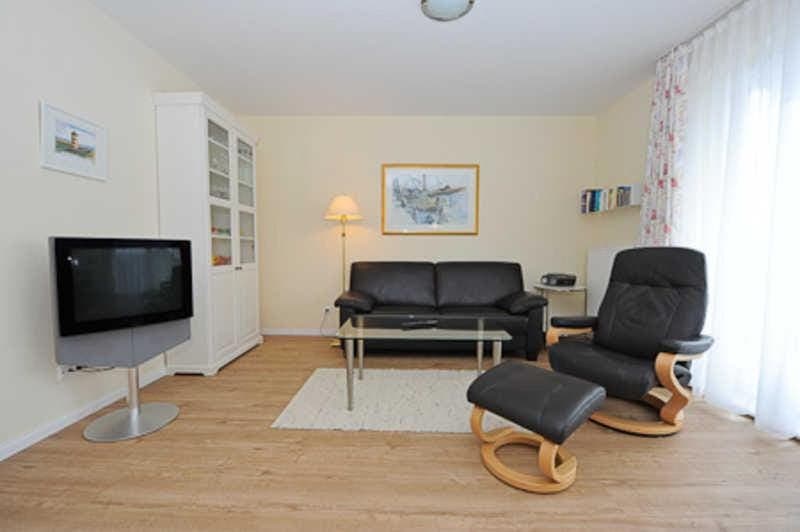 TV and multimedia, Living room, Seating area, Evening entertainment