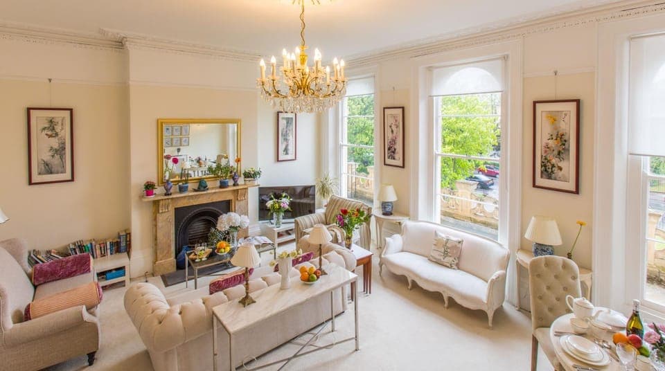 Living room, Seating area, Dining area, Meeting/conference room