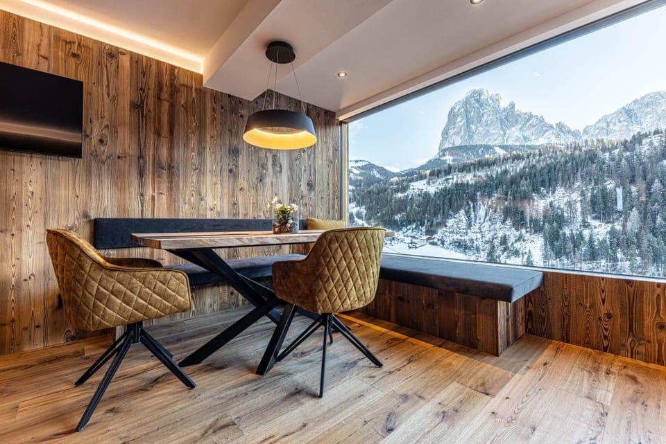 Natural landscape, Winter, TV and multimedia, Living room, Seating area, Dining area, Mountain view