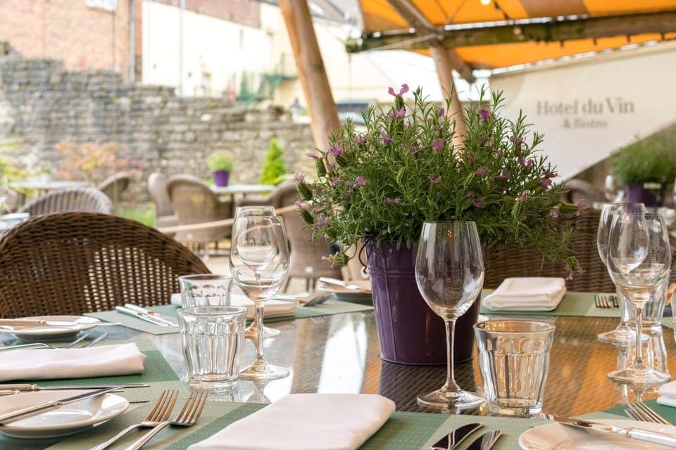 Restaurant/places to eat, Restaurant/places to eat, Garden, Balcony/Terrace, Dining area