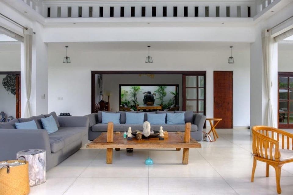 Living room, Seating area