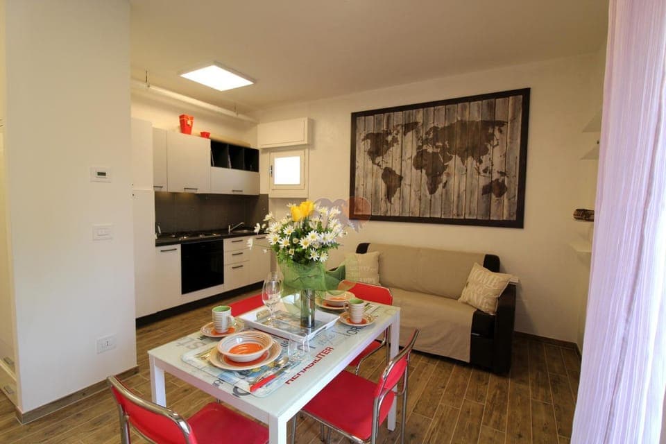 Kitchen or kitchenette, Living room, Seating area, Dining area