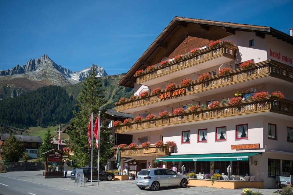 Property building, Facade/entrance