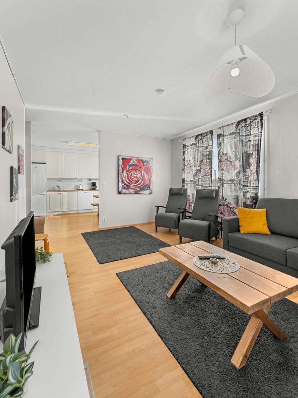 TV and multimedia, Kitchen or kitchenette, Living room