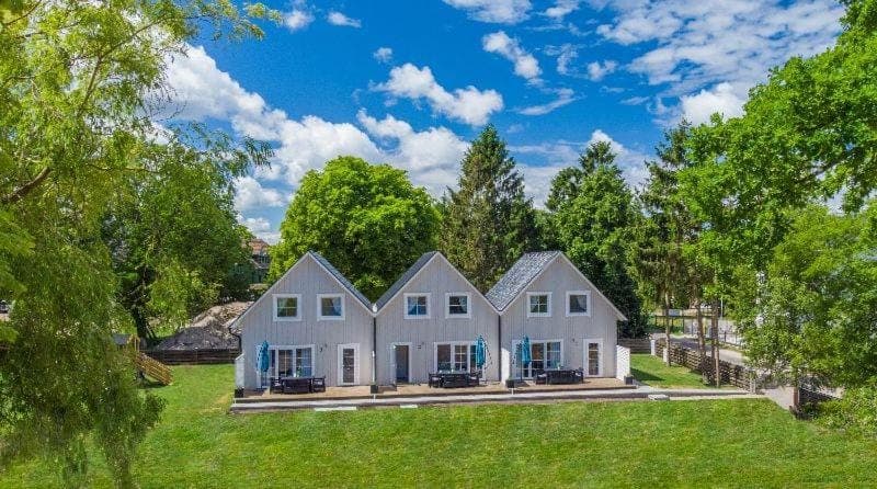 Property building, Spring, Day, Natural landscape, Garden, Garden view
