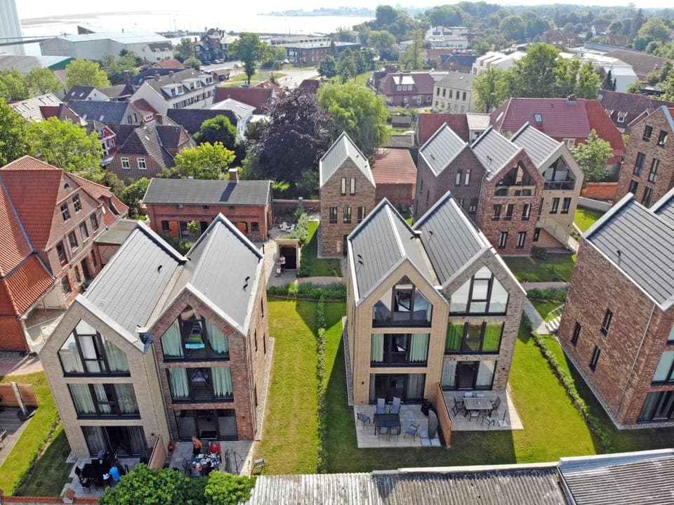 Property building, Day, Neighbourhood, Bird's eye view, City view