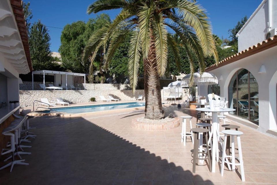 Property building, Pool view
