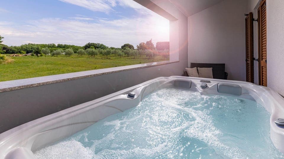 Spring, Day, Natural landscape, Summer, Hot Tub, Time of day