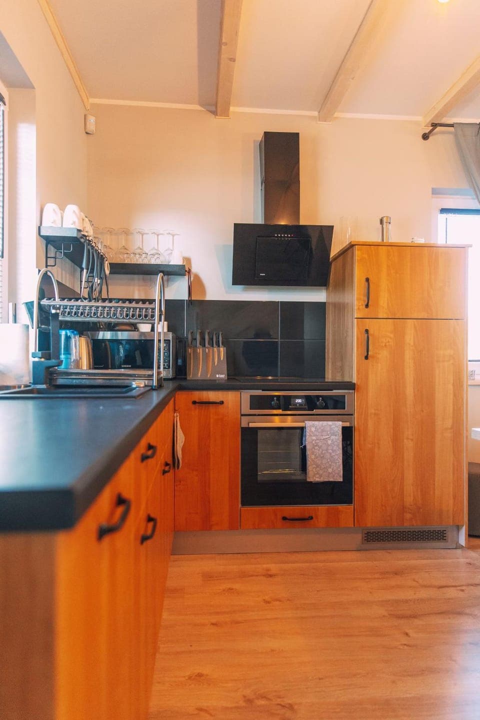 Kitchen or kitchenette, dishwasher, stove