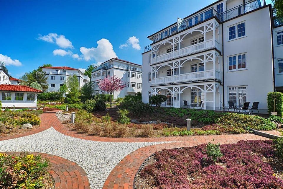 Property building, Neighbourhood, Garden