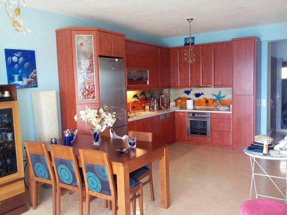 Kitchen or kitchenette, Seating area