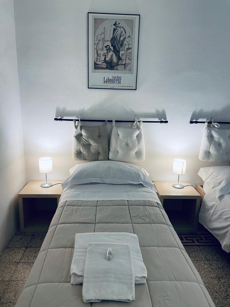 Bed, Bedroom, towels