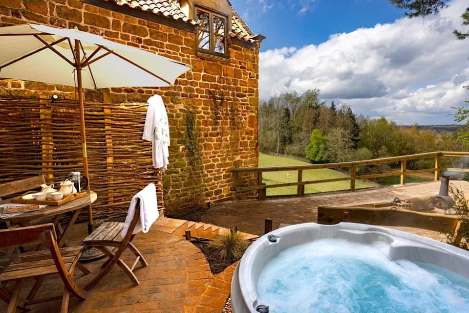 Property building, Garden, Hot Tub