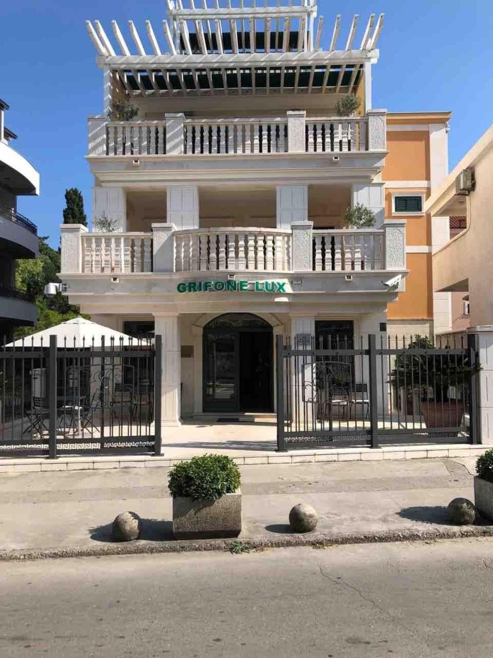 Property building, Facade/entrance