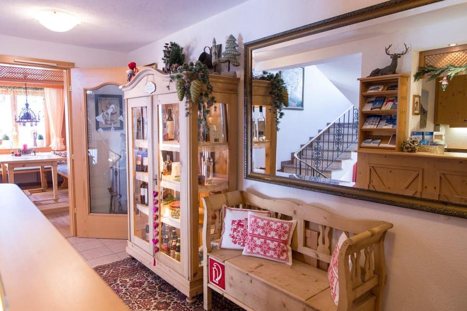 Lobby or reception, Internal: Not applicable to any particular room