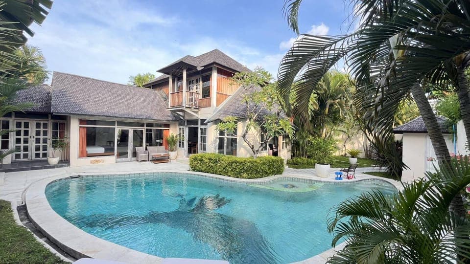 Property building, Swimming pool