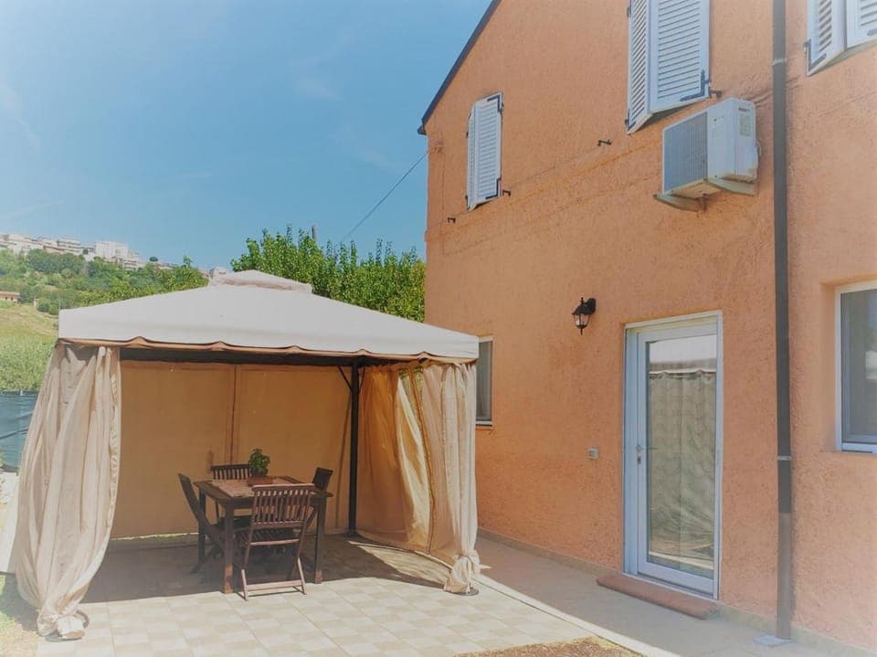 Patio, Facade/entrance