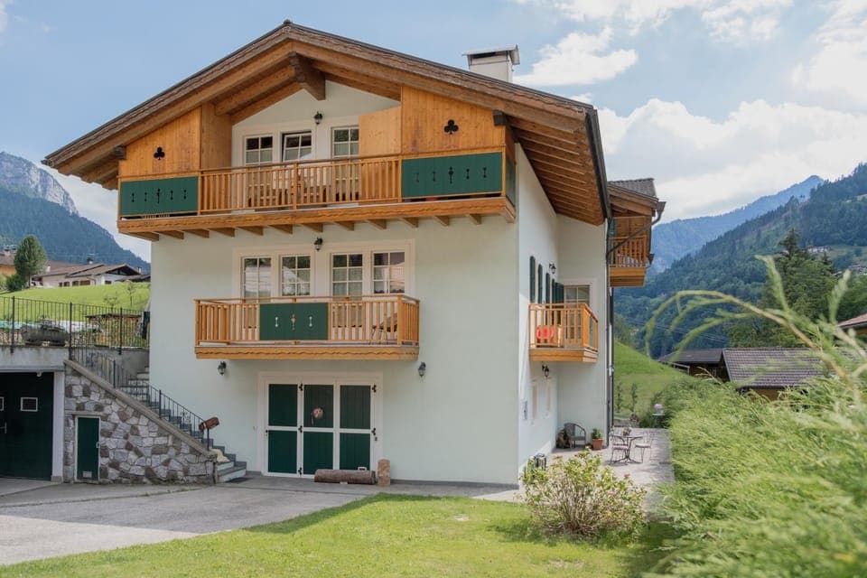 Patio, Facade/entrance, Day, Summer, Garden, Floor plan, On site, Garden view, Garden view, Mountain view, Mountain view