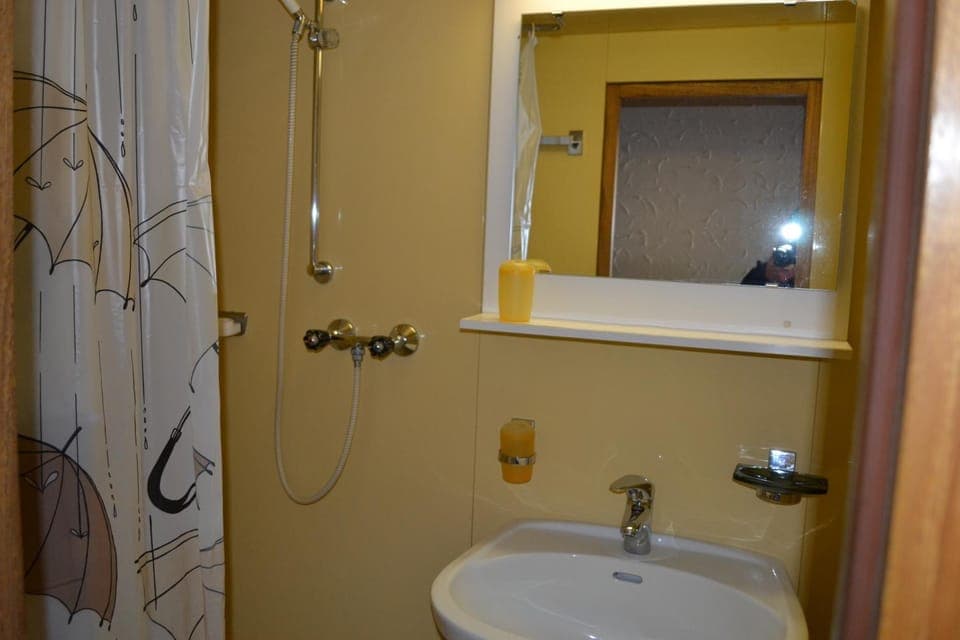 Bathroom, Decorative detail