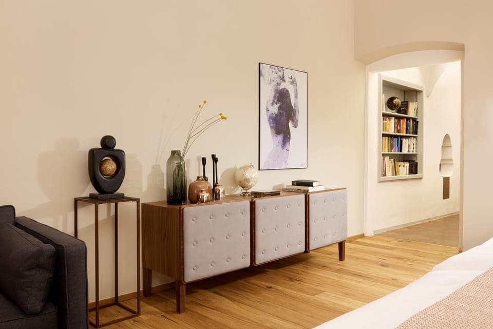Library, Living room, Decorative detail