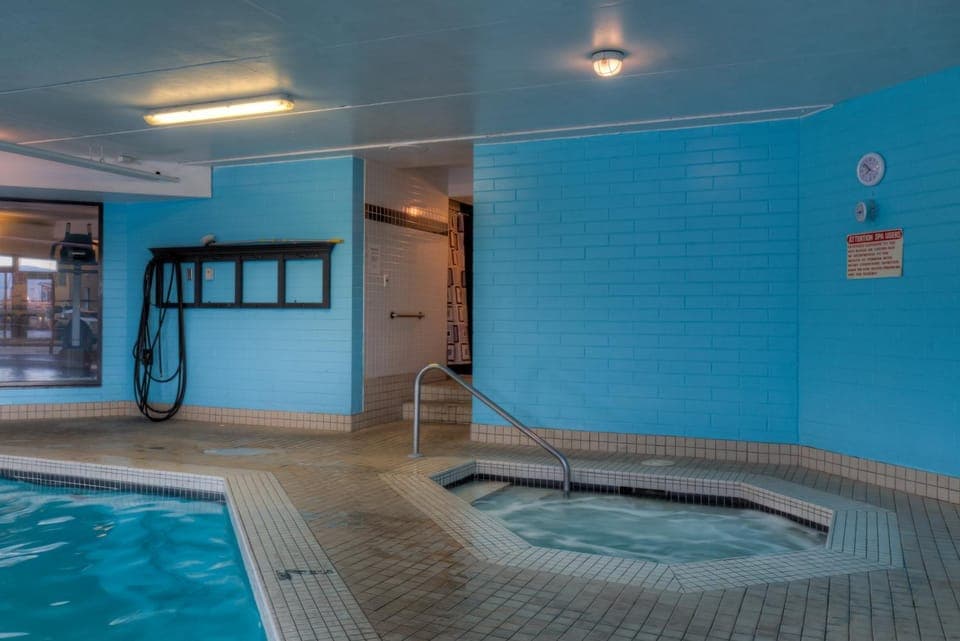 Hot Tub, Swimming pool