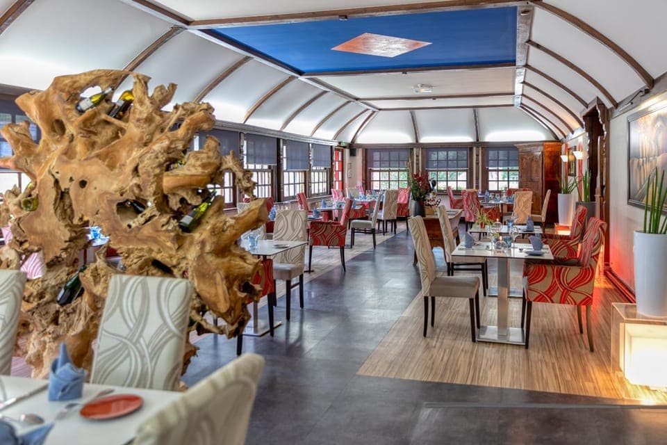 Restaurant/places to eat, Banquet/Function facilities