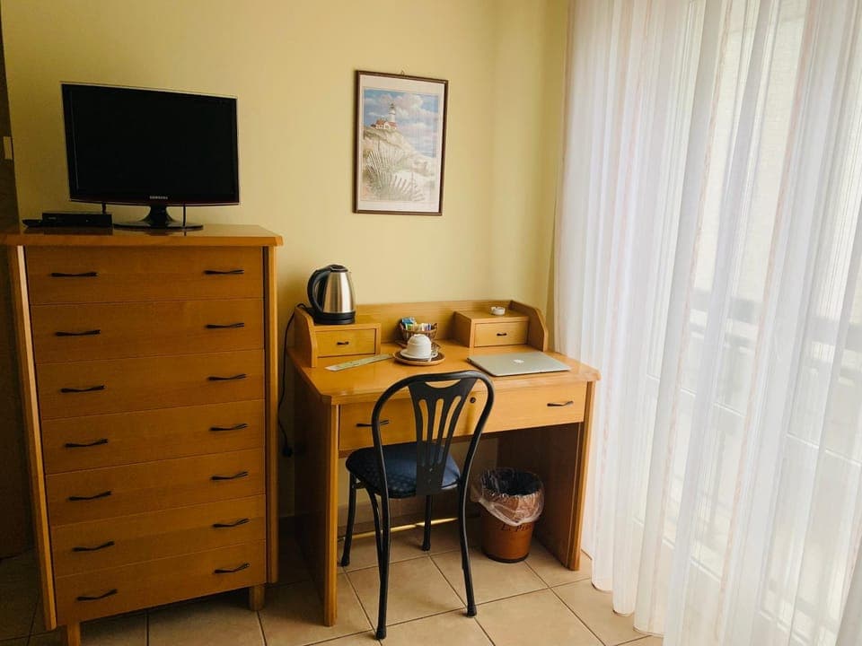 TV and multimedia, hair dresser