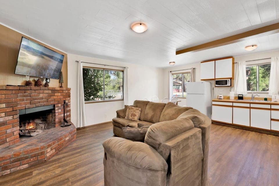 TV and multimedia, Living room, Seating area, flat iron